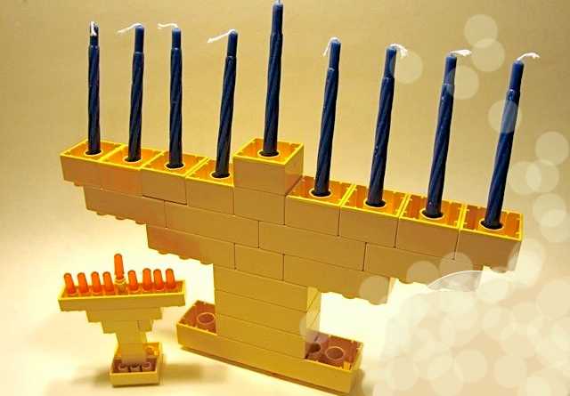 lego-menorah-duplo-menorah